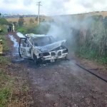 casal e criança escampam de incêncio a carro no interior de Apucarana
